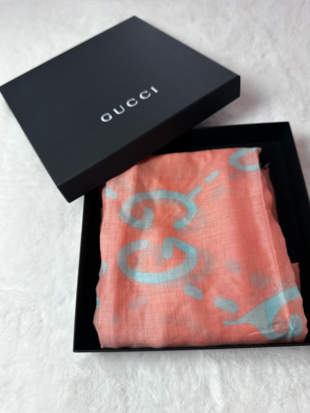 Gucci Coral Scarf with Light Blue Logo Motif - Picture 13 of 13